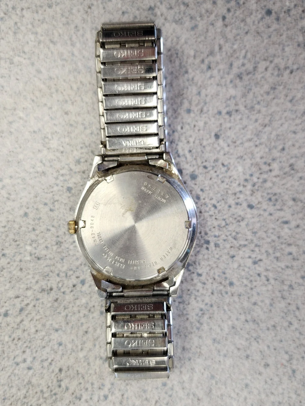 Classic Two-Tone Analog Watch with Day Display - White Dial